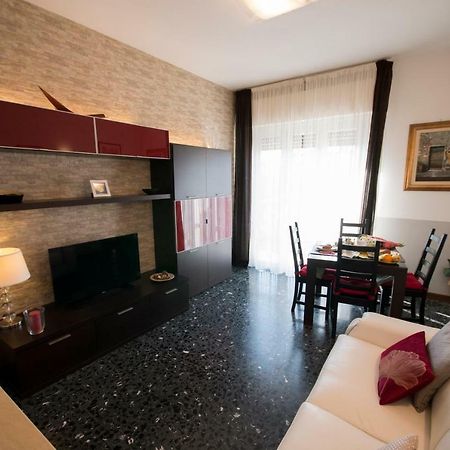 Апартаменты A Casa Di Simone A Виареджо Экстерьер фото