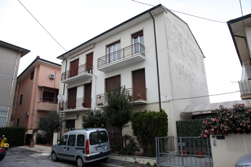 Апартаменты A Casa Di Simone A Виареджо Экстерьер фото