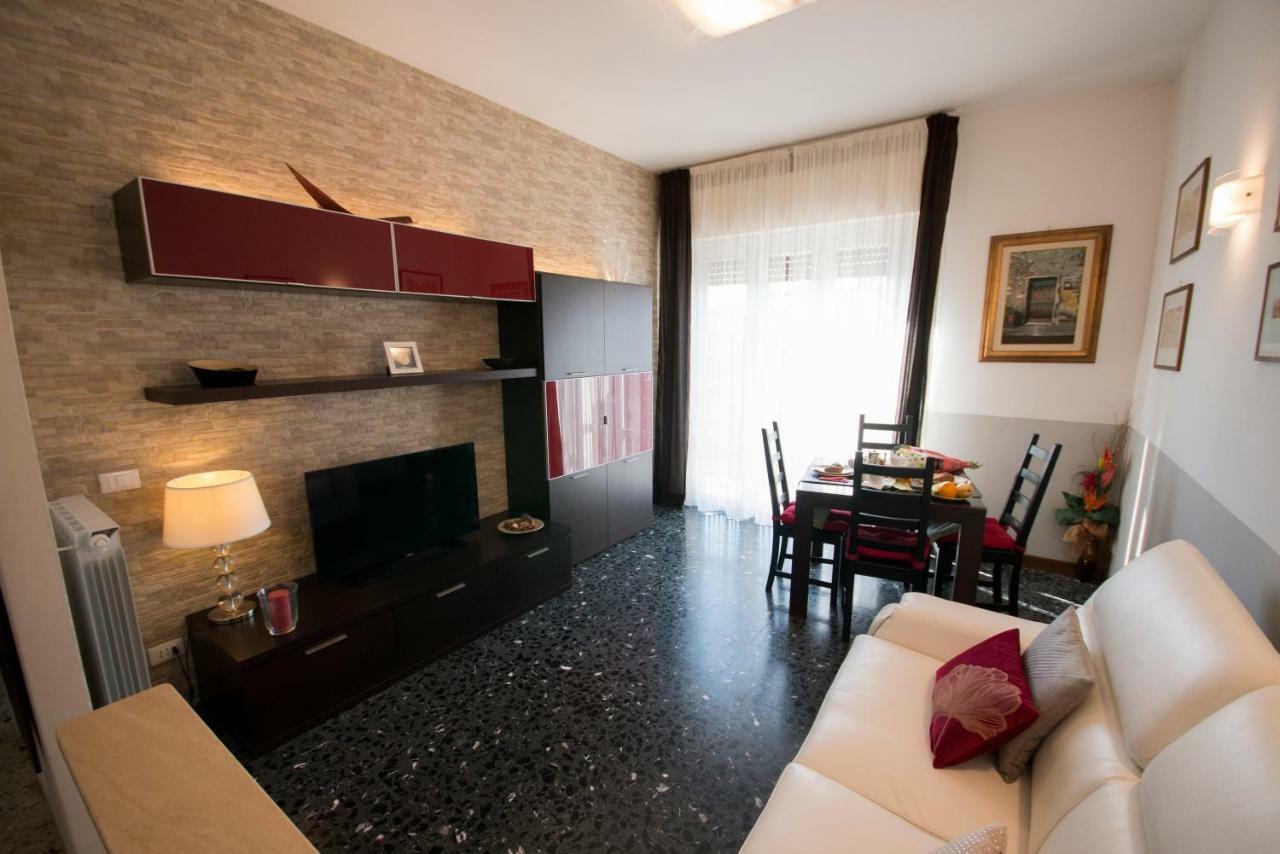 Апартаменты A Casa Di Simone A Виареджо Экстерьер фото